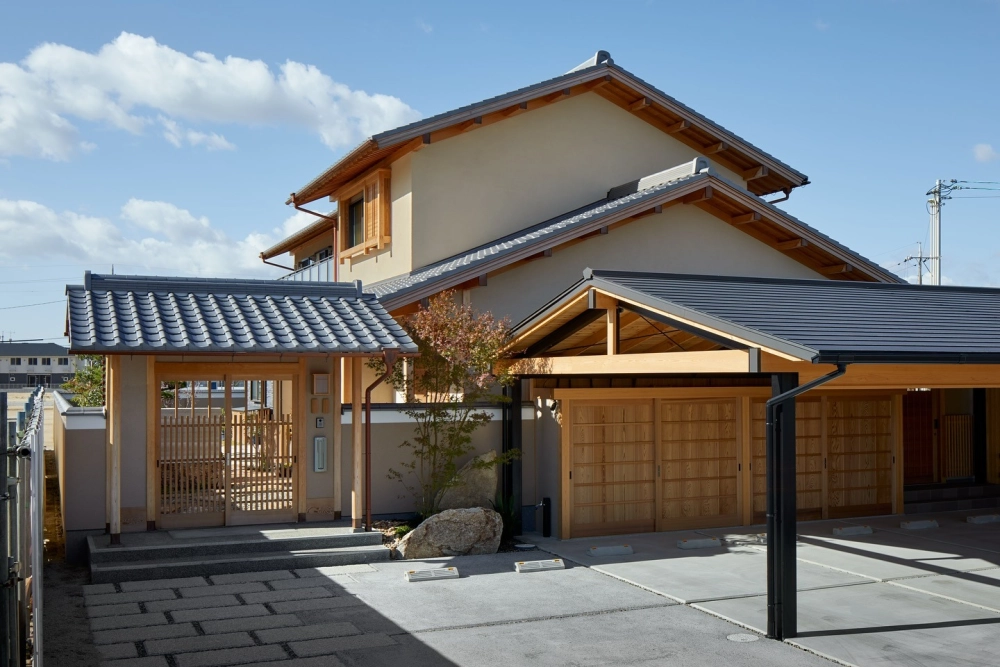 Mẫu nhà mái nhật tối giản 1 tầng với sân vườn xanh mát