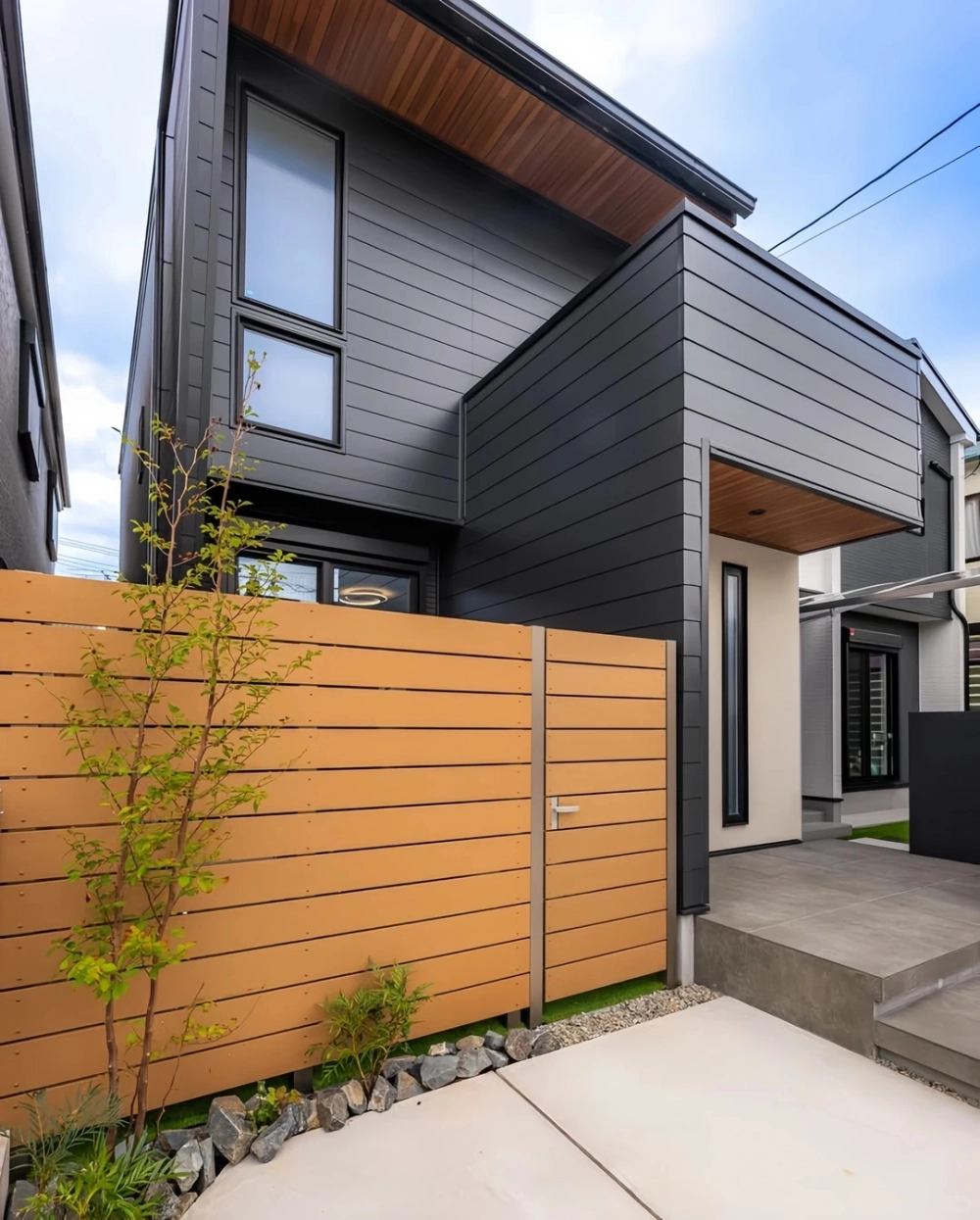 Hàng rào gỗ nhựa nhà mái nhật mang vẻ đẹp tự nhiên