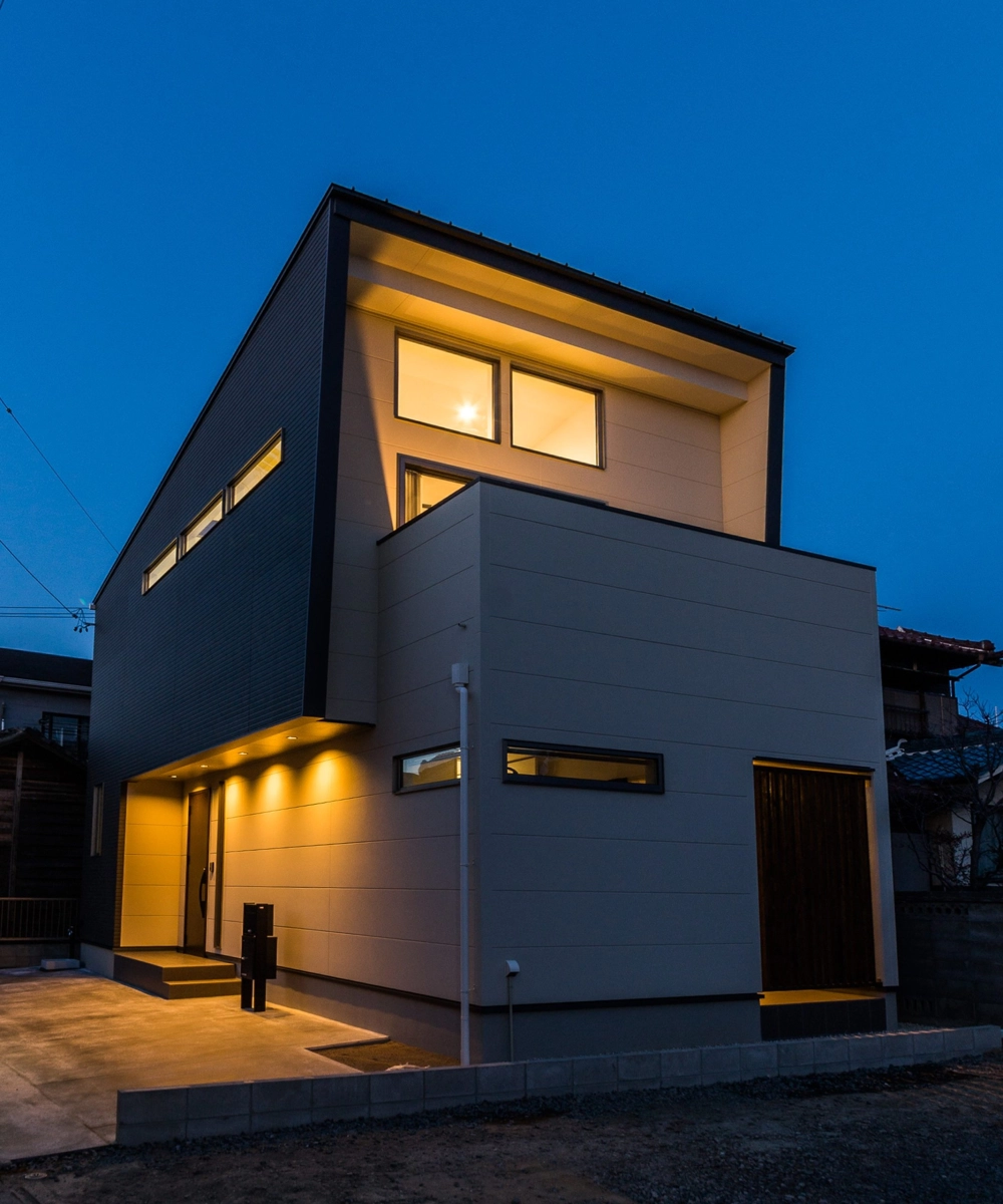 Mặt tiền nhà phố mái lệch nổi bật đô thị