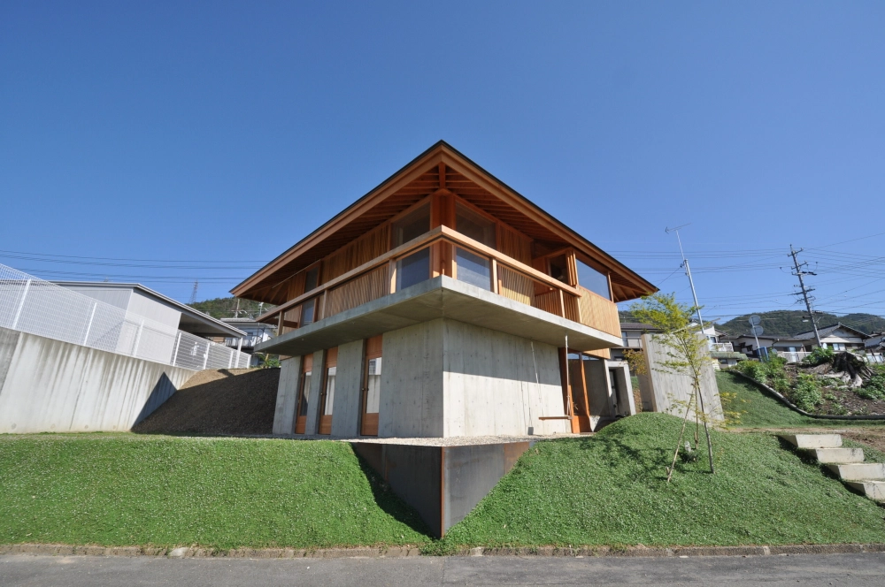 Mặt tiền nhà mái lệch phá cách cuốn hút