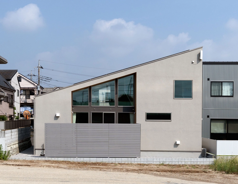 Mặt tiền nhà mái lệch 2 tầng trẻ trung thời thượng