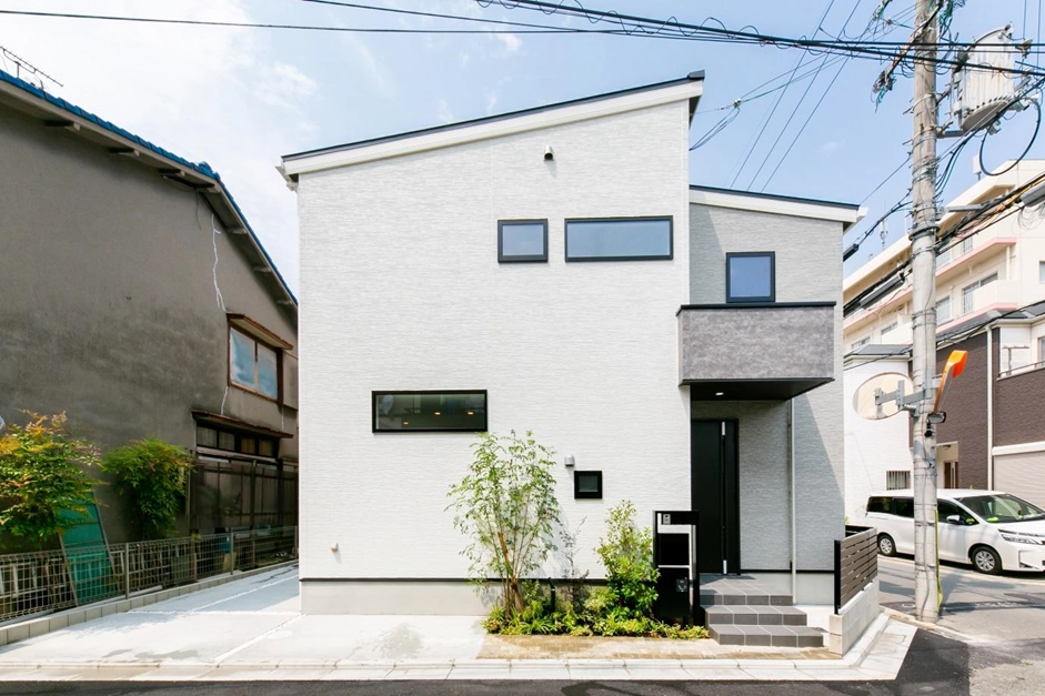 Mặt tiền nhà mái so le tạo chiều sâu