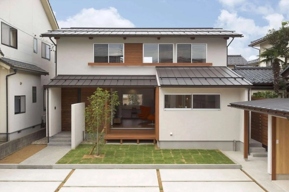 Phối màu sơn mặt tiền nhà mái nhật hài hòa giữa tông trắng và xám xanh