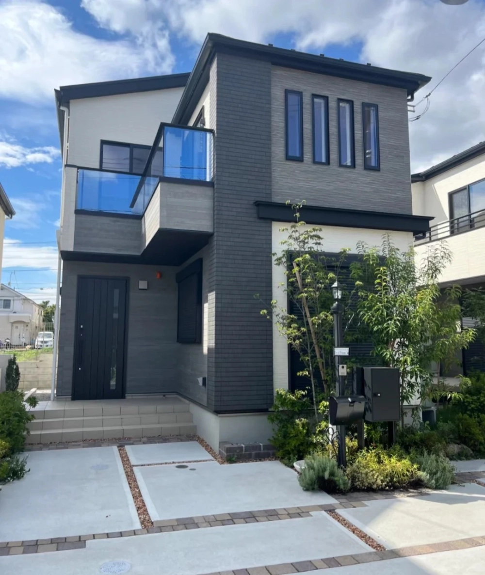 Thiết kế mặt tiền nhà mái nhật tối giản tinh tế trong từng đường nét