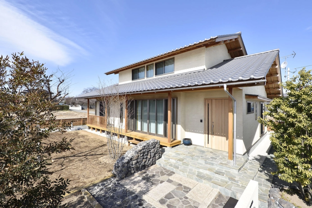 Thiết kế cầu thang nhà gác lửng mái nhật đẹp và chắc chắn