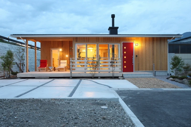 Tận hưởng sân vườn xanh mát tại nhà mái bằng 1 tầng có sân vườn