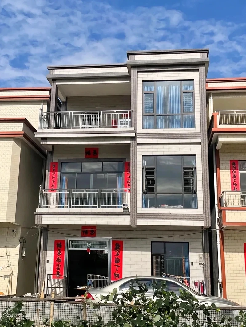 Mặt tiền kính hiện đại nhà mái bằng 3 tầng mặt tiền kính