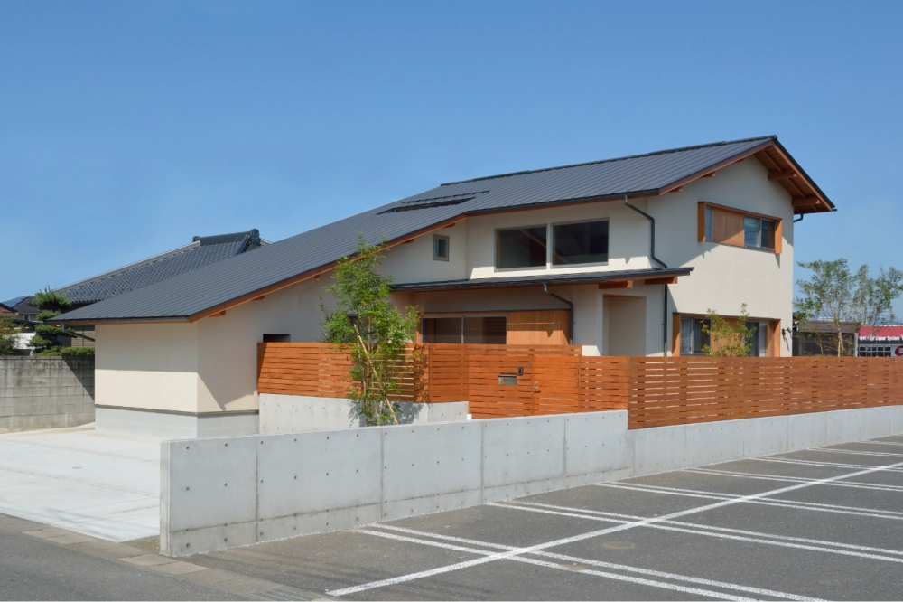 Nhà mái lệch chữ L nông thôn hài hòa thiên nhiên