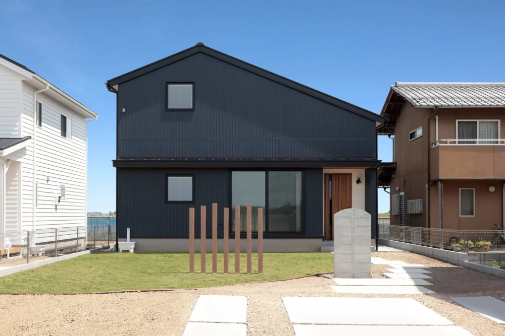 Nhà mái chéo hiện đại tạo hình khối mạnh mẽ