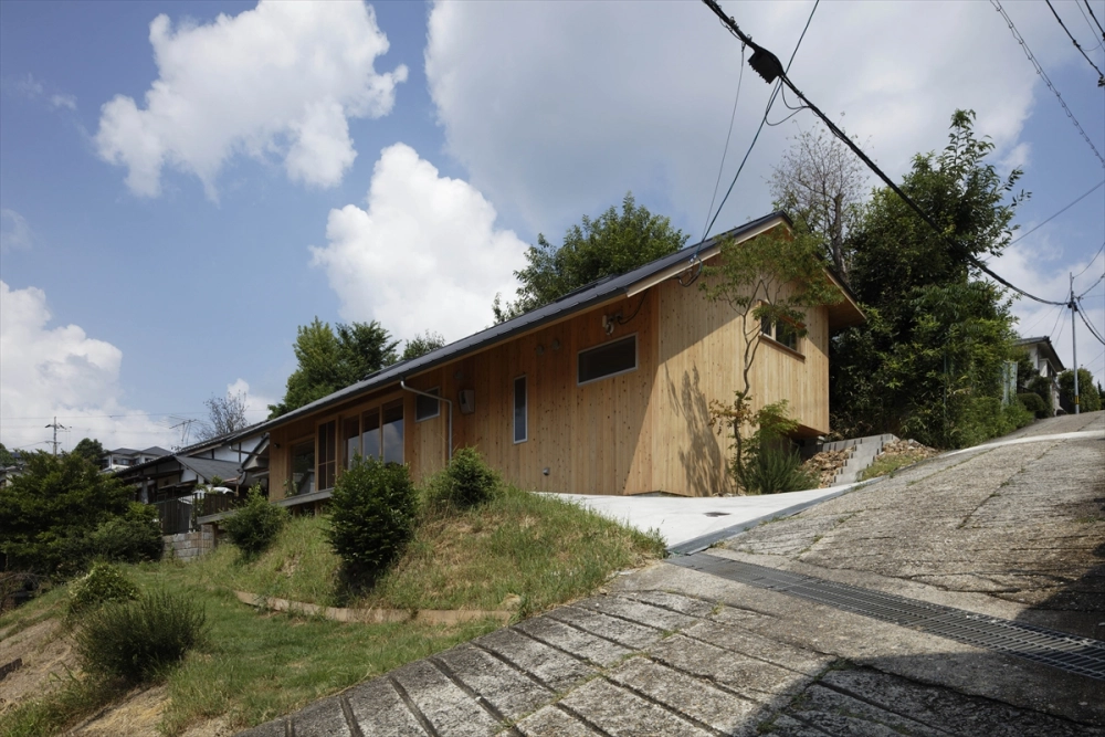 Nhà mái xéo nhỏ tạo điểm nhấn kiến trúc khác biệt