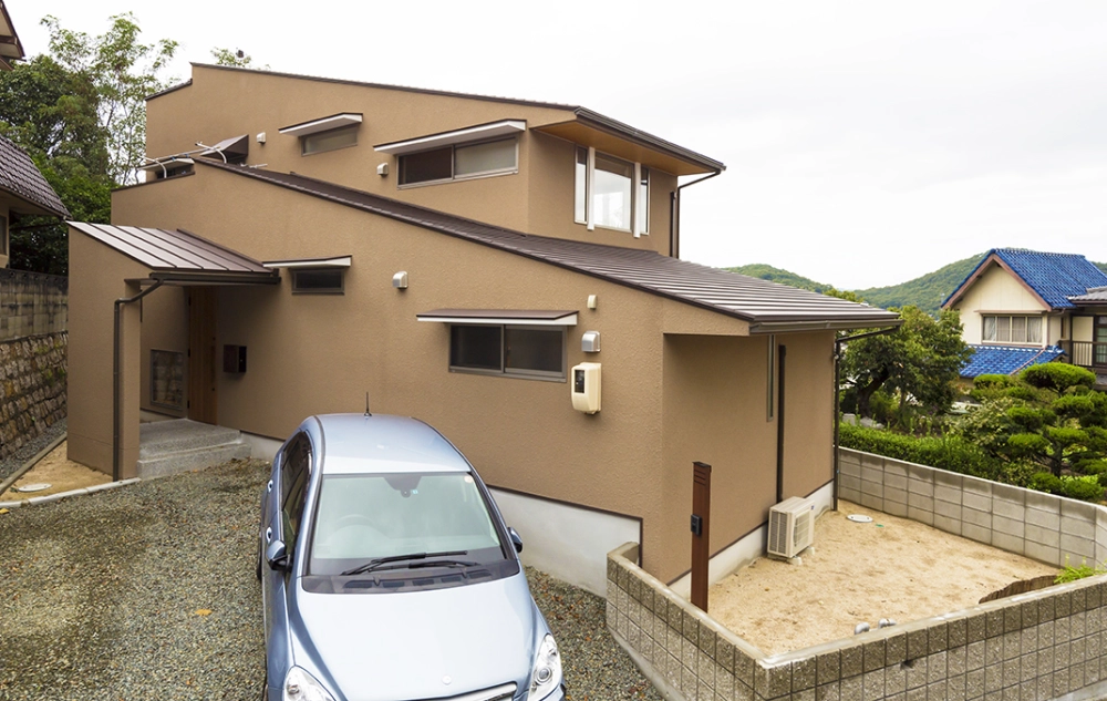 Nhà mái lệch so le nông thôn tạo điểm nhấn lạ mắt