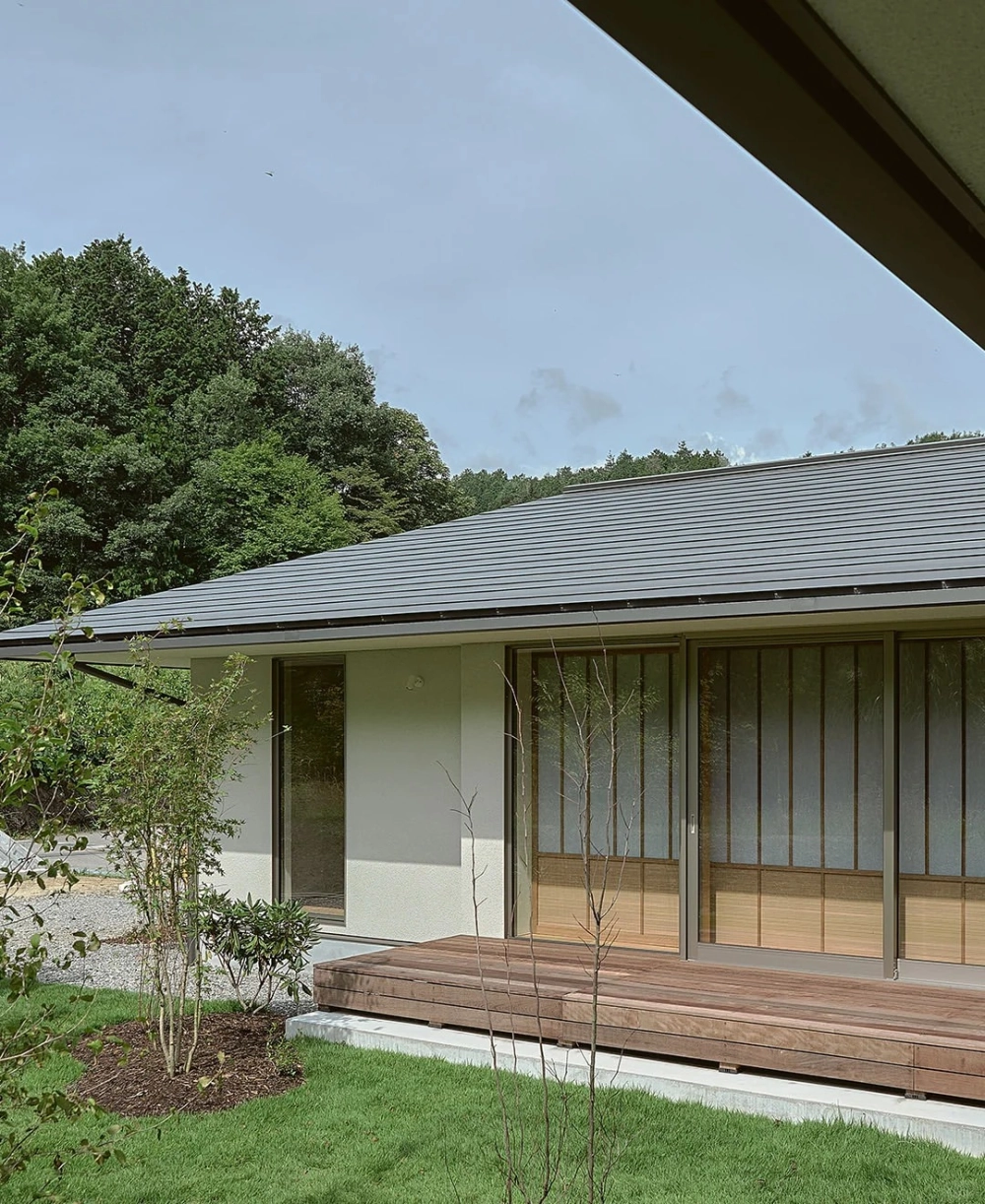 Vẻ đẹp nhà chữ l mái nhật tân cổ điển đầy quyền quý