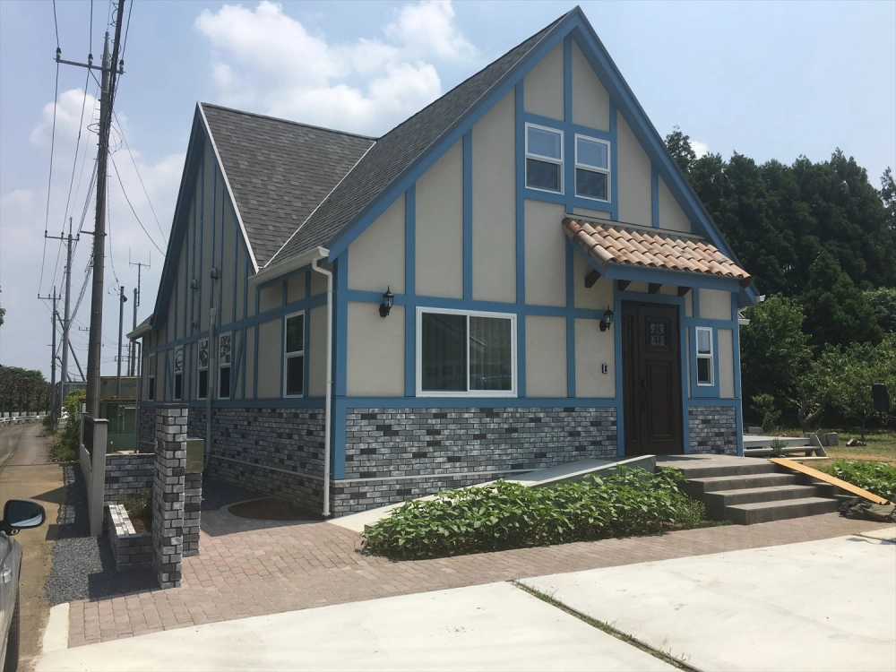 Hoàn thiện nhà mái nhật giá bình dân với sơn ngoại thất trung tính