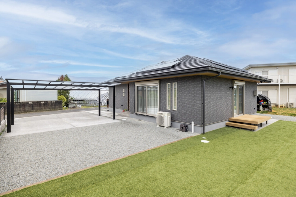 Cách giảm chi phí mái nhật bằng việc sử dụng vật liệu địa phương