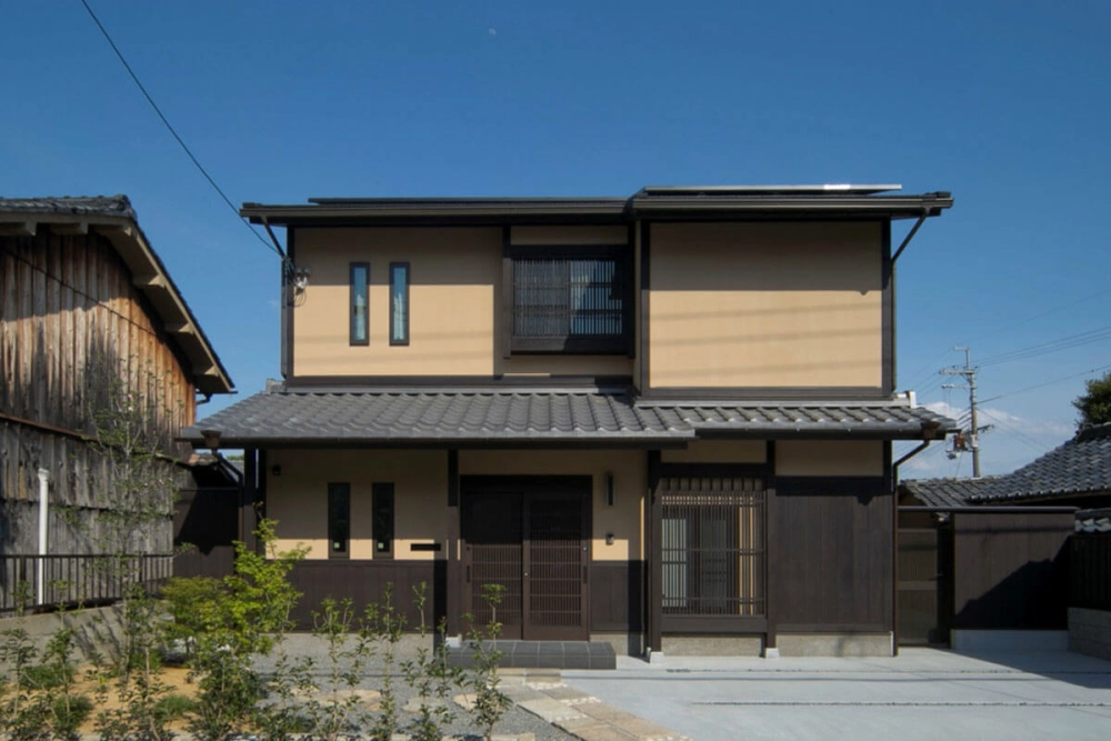 Xu hướng kiến trúc hiện đại mái nhật với gam màu trung tính