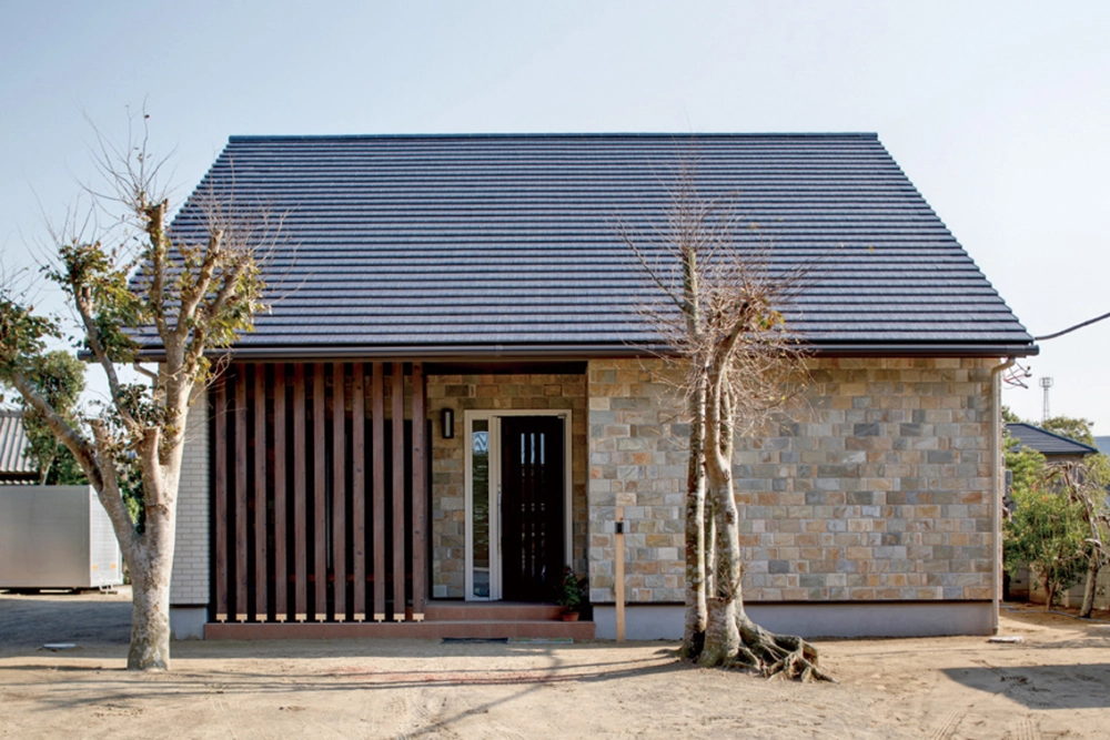 Không gian sân vườn mini quanh nhà mái nhật nhỏ xinh