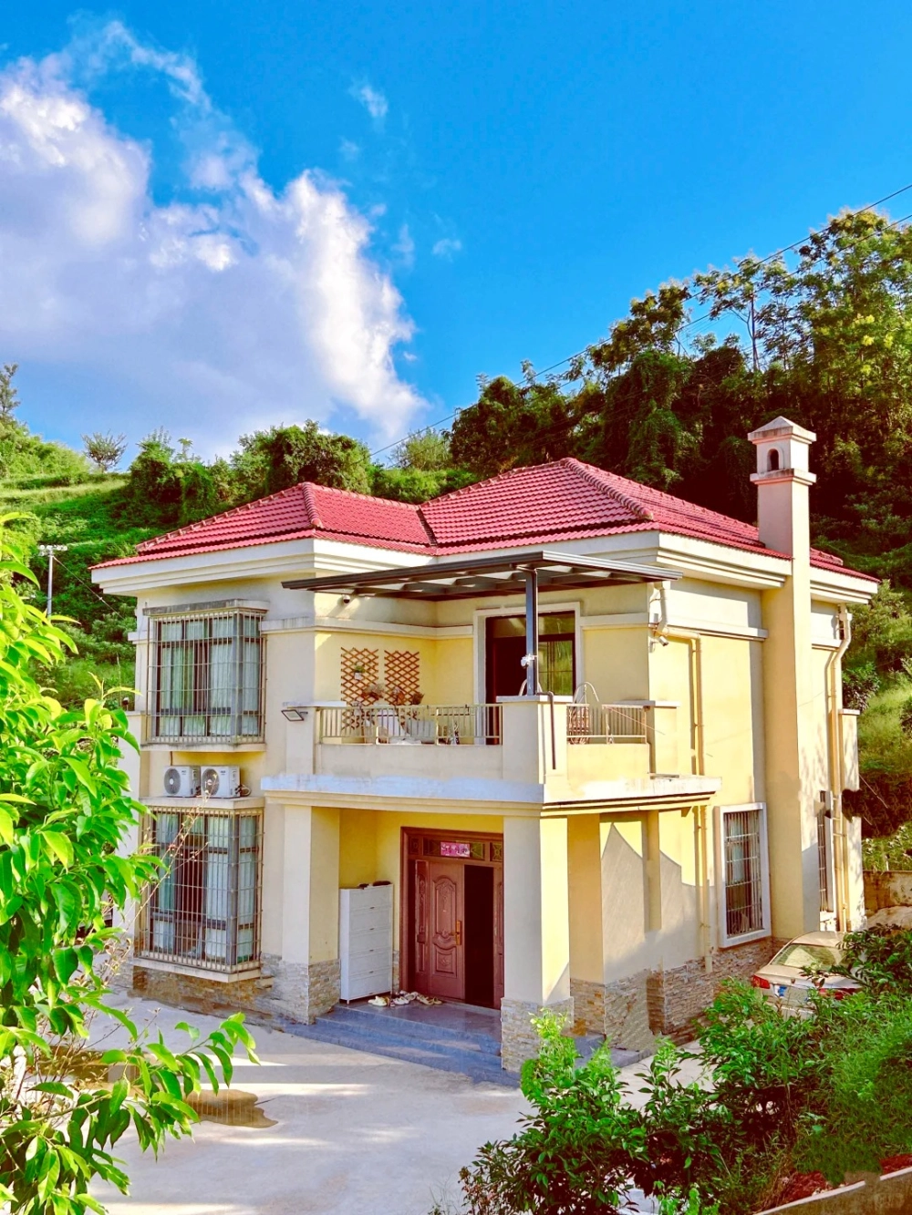 Nhà mái nhật tối giản phố với thiết kế mặt tiền ấn tượng