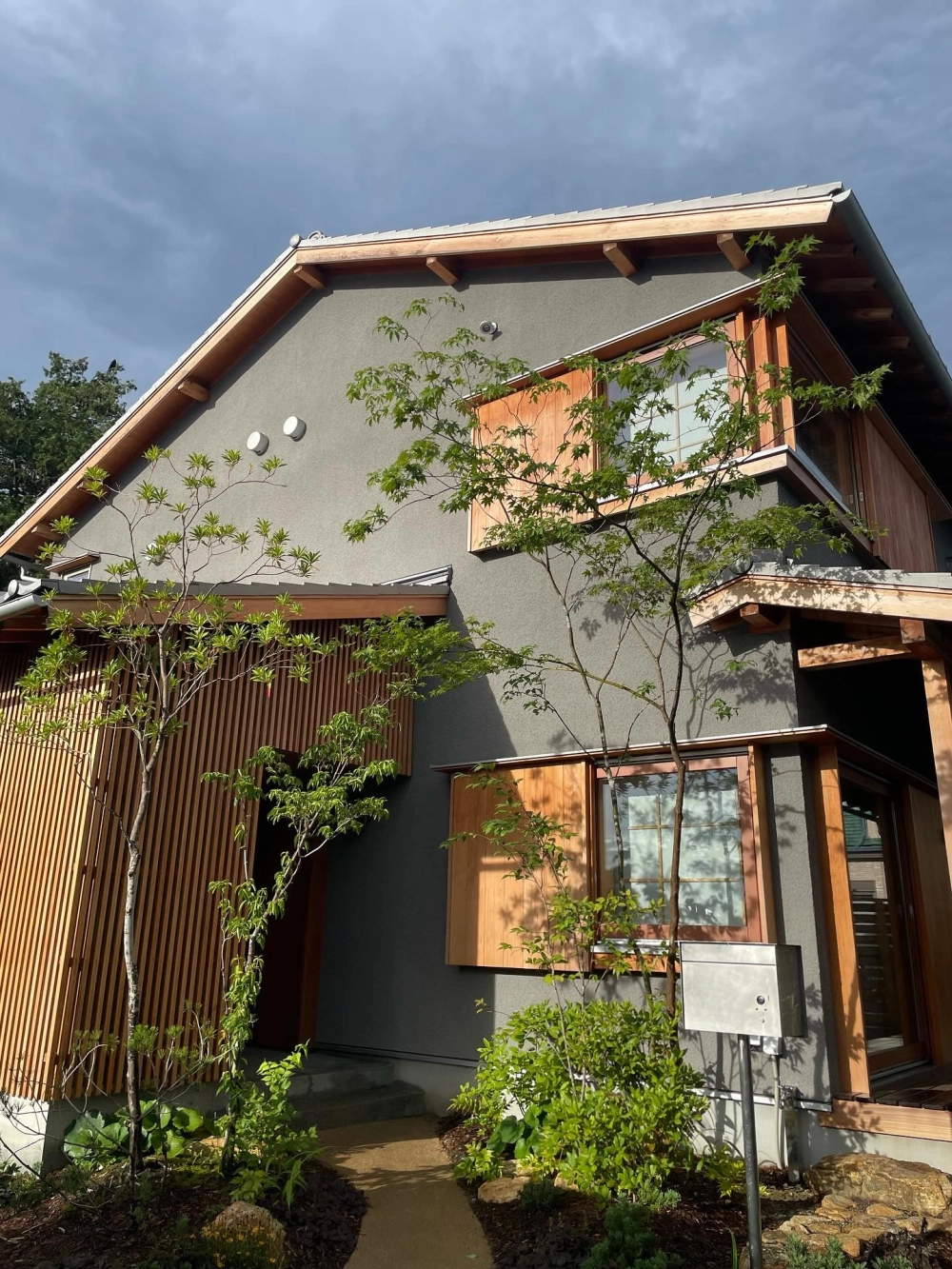 Mẫu nhà mái nhật tối giản nội thất gỗ ấm cúng