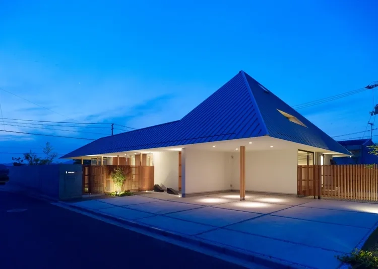 Nhà mái thái sân vườn cấp 4 đơn giản dễ thi công